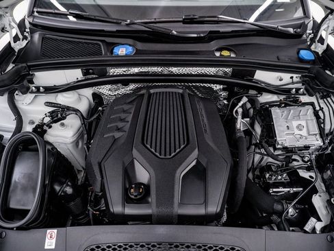 Certified 2025 Porsche Macan image 29