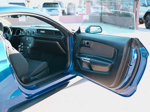 Used 2017 Ford Mustang Coupe image 9