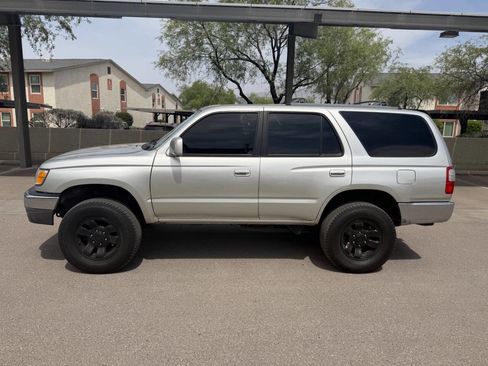 Used 2000 Toyota 4Runner SR5 image 4