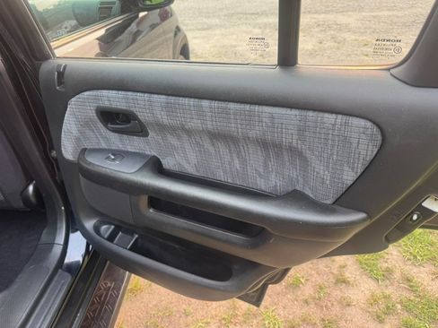 Used 2004 Honda CR-V LX image 11