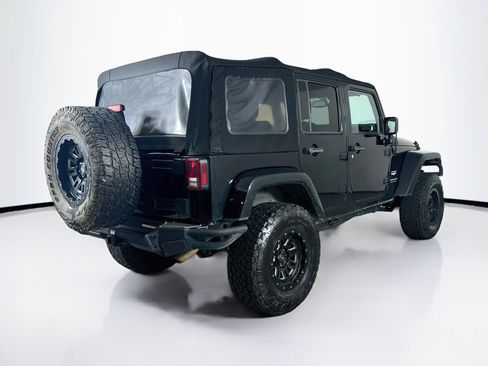 Used 2015 Jeep Wrangler Unlimited Sahara w/ Connectivity Group AWD/4WD image 9