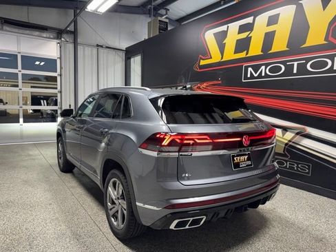 Used 2024 Volkswagen Atlas Cross Sport SEL R-Line AWD/4WD image 14