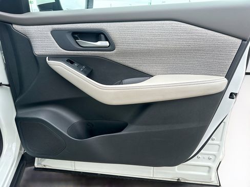 Used 2023 Nissan Rogue SV image 29