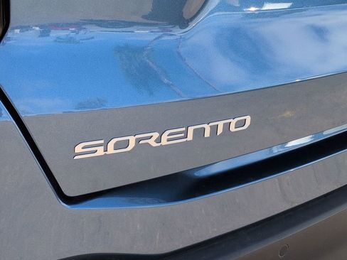 Certified 2025 Kia Sorento EX FWD image 33