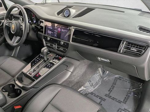 Used 2025 Porsche Macan AWD/4WD image 25