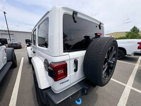 Used 2024 Jeep Wrangler Unlimited Sahara AWD/4WD image 5