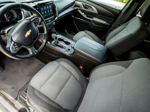 Used 2023 Chevrolet Traverse LT FWD image 5