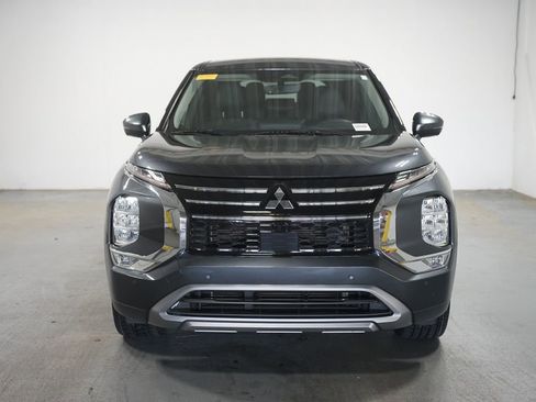 Used 2025 Mitsubishi Outlander SE FWD image 2