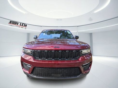 New 2025 Jeep Grand Cherokee Limited w/ Black Appearance Package image 8