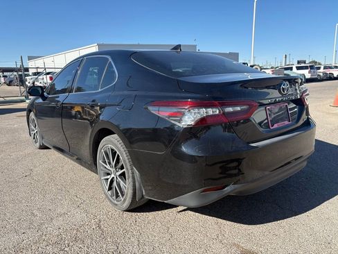 Used 2021 Toyota Camry XLE image 3