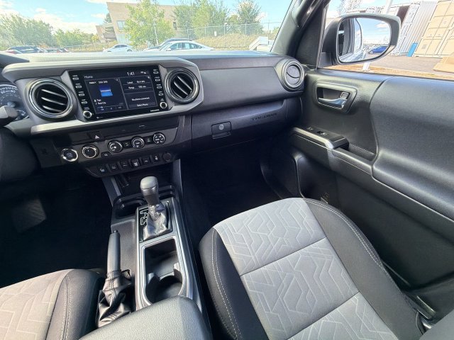 Used 2020 Toyota Tacoma TRD Off-Road w/ Technology Package AWD/4WD image 13
