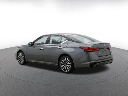 Used 2025 Nissan Altima 2.5 SV FWD image 7