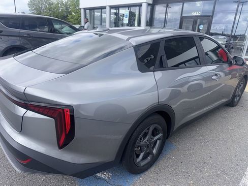 Used 2025 Kia K4 LXS image 3