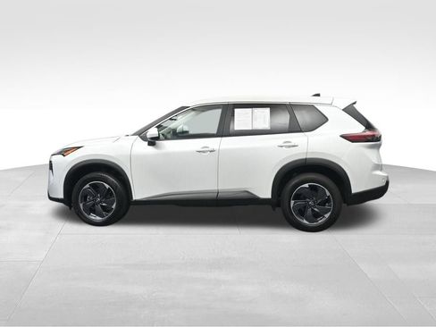 Used 2024 Nissan Rogue SV FWD image 2