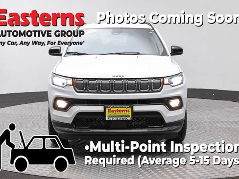 Used 2022 Jeep Compass Latitude w/ Convenience Group AWD/4WD image 2