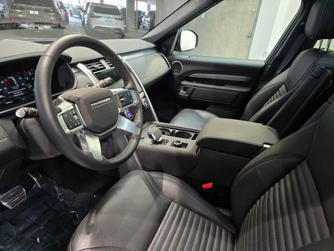 Used 2024 Land Rover Discovery Dynamic SE image 2