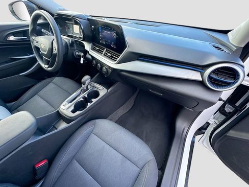 Used 2025 Chevrolet Trax LS image 25