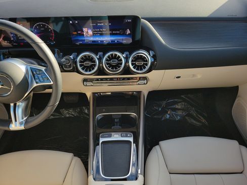 Certified 2025 Mercedes-Benz GLA 250 image 18