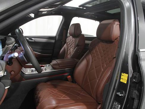 Certified 2025 Genesis GV80 3.5T Prestige AWD/4WD image 5
