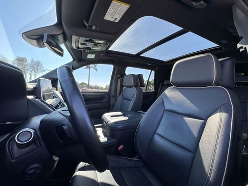 Used 2024 GMC Yukon SLT w/ SLT Premium Package image 28