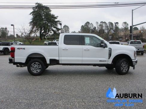 Used 2024 Ford F250 Lariat image 2