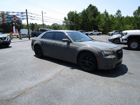 Used 2019 Chrysler 300 S image 6