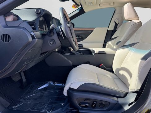 Used 2023 Lexus ES 300h w/ Accessory Package (Z2) image 12
