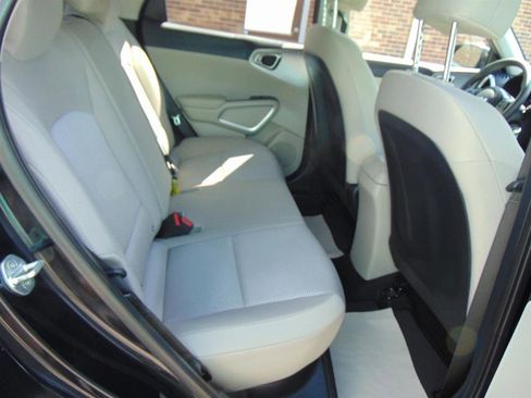 Used 2022 Kia Soul LX FWD image 13