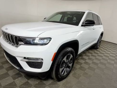 Used 2022 Jeep Grand Cherokee Limited 4xe w/ Luxury Tech Group II AWD/4WD image 12