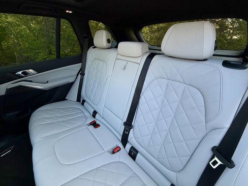 Used 2025 BMW X5 xDrive40i w/ M Sport Package AWD/4WD image 39