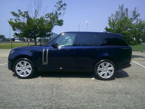 Used 2023 Land Rover Range Rover SE AWD/4WD image 4