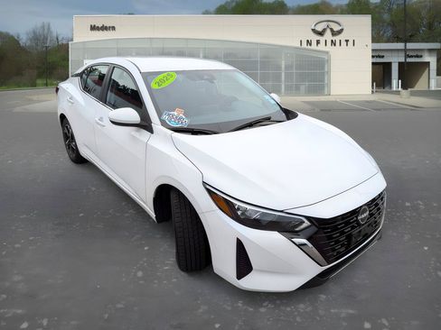 Used 2025 Nissan Sentra SV FWD image 2