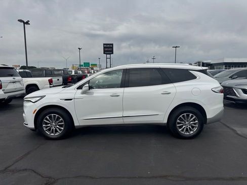 Used 2023 Buick Enclave Essence FWD image 8