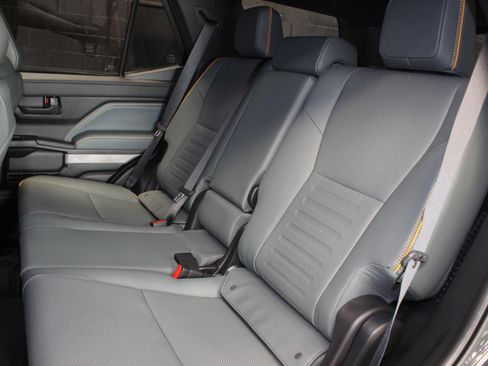 Used 2025 Toyota 4Runner Trailhunter image 50