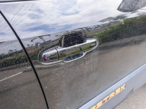 Used 2024 Subaru Crosstrek 2.5i Wilderness w/ Crosstrek Mirror Package AWD/4WD image 12