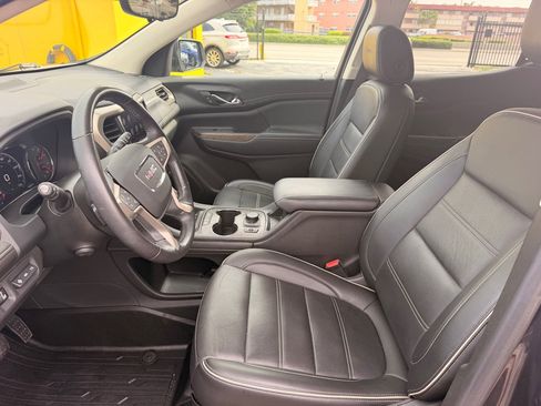 Used 2021 GMC Acadia Denali w/ Denali Technology Package FWD image 11