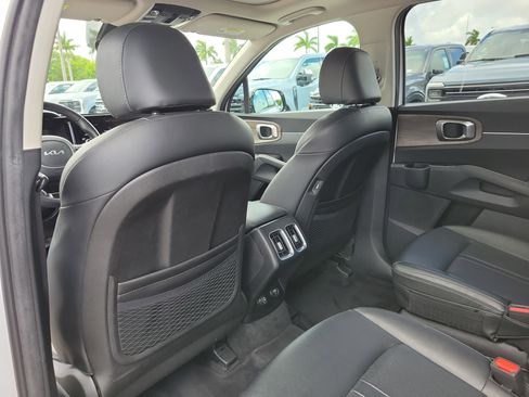 Used 2022 Kia Sorento EX w/ Panoramic Sunroof Package FWD image 16