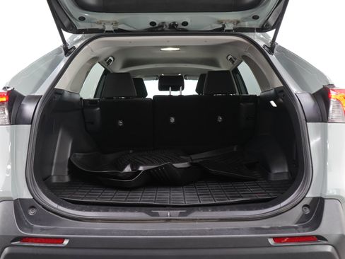 Used 2022 Toyota RAV4 XLE AWD/4WD image 17