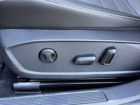 Used 2025 Volkswagen Jetta SE FWD image 20