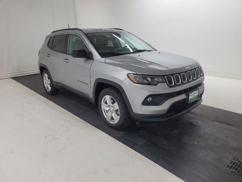 Used 2022 Jeep Compass Latitude FWD image 13