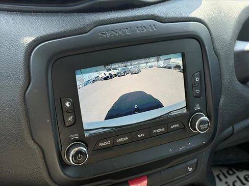 Used 2016 Jeep Renegade Trailhawk w/ Premium Trailhawk Package image 12