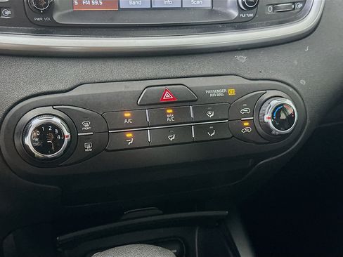 Used 2019 Kia Sorento L FWD image 22