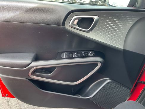 Used 2025 Kia Soul LX w/ LX Technology Package image 18