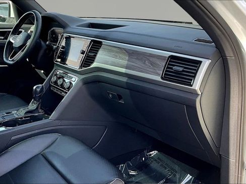 Used 2022 Volkswagen Atlas Cross Sport SE w/ Panoramic Sunroof Package image 26