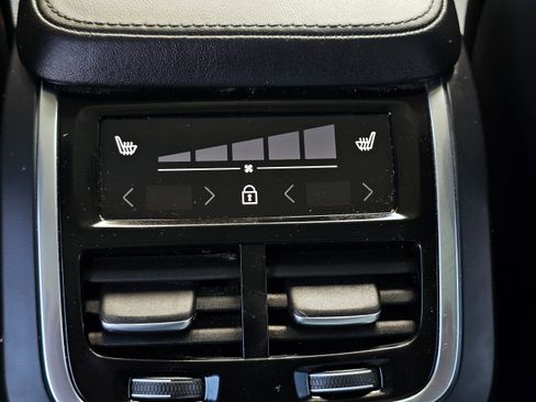 Used 2025 Volvo XC90 B6 Ultra image 24