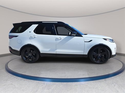 Used 2025 Land Rover Discovery Dynamic SE image 4