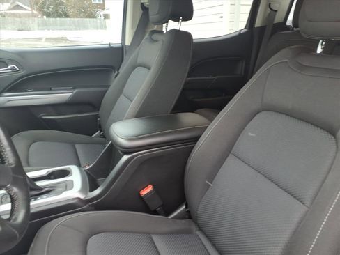 Used 2022 Chevrolet Colorado LT w/ LT Convenience Package image 9