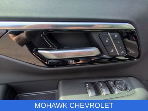 Used 2025 Chevrolet Tahoe Z71 w/ Comfort Package AWD/4WD image 24