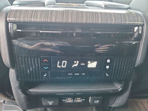 Used 2022 Jeep Wagoneer Series III w/ Premium Group I RWD image 22
