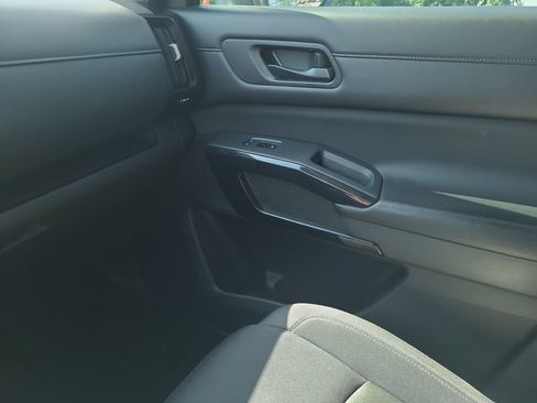 Certified 2024 Nissan Pathfinder SV FWD image 22
